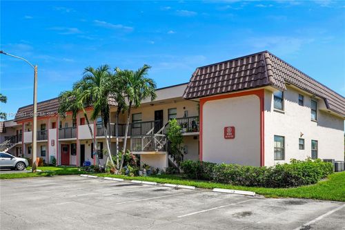 apt-106-860 Ne 207th Ter, Miami, FL, 33179-1946 | Card Image