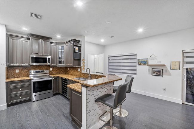 10307 Sw 20 Th St, Townhouse with 3 bedrooms, 3 bathrooms and null parking in Miramar FL | Image 4