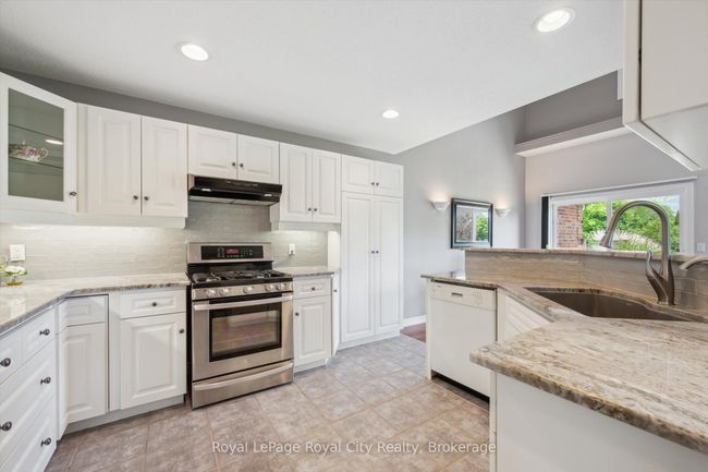 105 Riverwalk Pl, House attached with 2 bedrooms, 2 bathrooms and 3 parking in Rockwood ON | Image 16