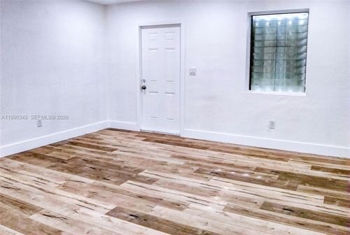 b-142 Ne 56th St, Miami, FL, 33137-2424 | Card Image