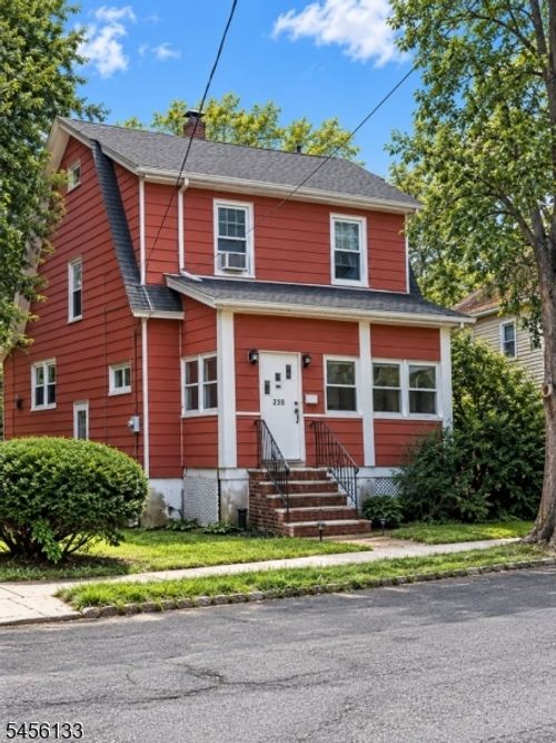 235 Franklin Ave, Maplewood, NJ, 07040-3523 | Card Image