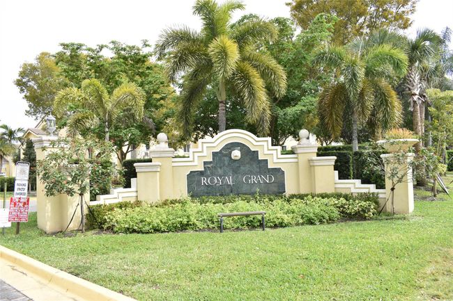 APT-111 - 2600 S University Dr, Condo with 2 bedrooms, 2 bathrooms and null parking in Davie FL | Image 24