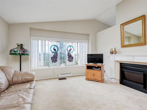 31-901 Kentwood Lane, Victoria, BC, V8Y2Y7 | Card Image