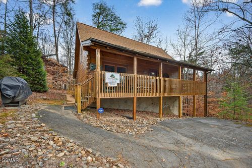 640 Forest Dr, Pigeon Forge, TN, 37863-3063 | Card Image