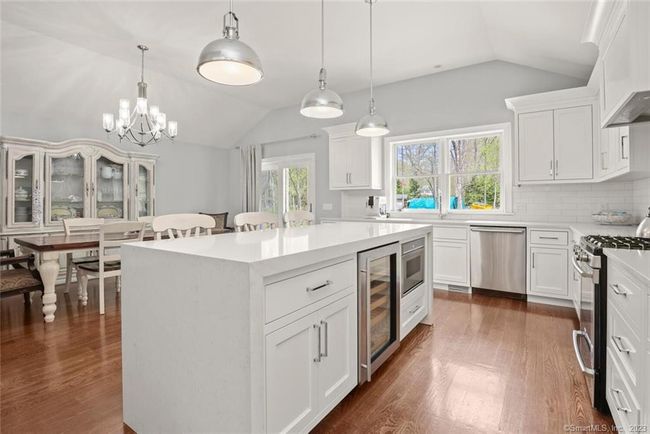 24 Appletree Ln, House other with 3 bedrooms, 3 bathrooms and null parking in Norwalk CT | Image 6