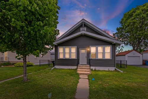 627 4th Ave W, Shakopee, MN, 55379-1113 | Card Image