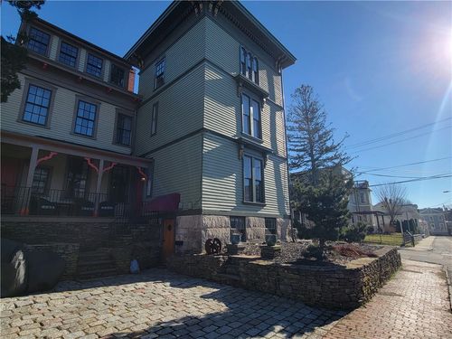 3-92 Pelham St, Newport, RI, 02840-3130 | Card Image