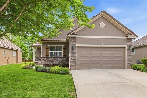 4237 Ne Park Springs Dr, Lee's Summit, MO, 64064-1731 | Card Image