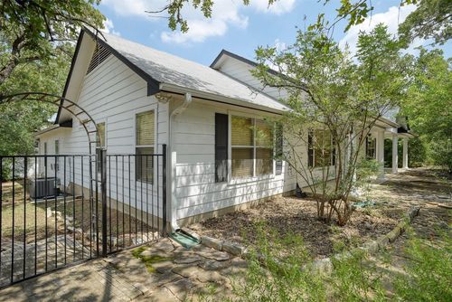 255 W Oak Loop, Cedar Creek, TX, 78612-3266 | Card Image