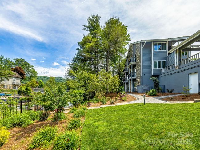 66 Country Club Village Drive, Condo with 3 bedrooms, 3 bathrooms and null parking in Lake Toxaway NC | Image 38