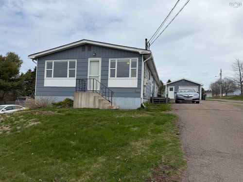 152 Willow St, Amherst, NS, B4H3W5 | Card Image