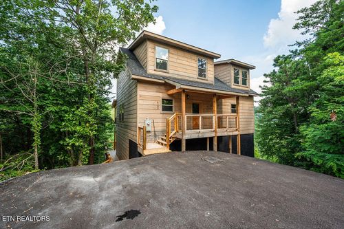 4183 Chamberlain Ln, Sevierville, TN, 37862-8159 | Card Image