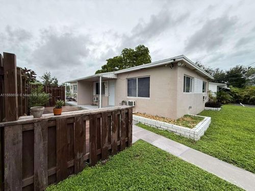 1-1049 Sw 3rd St, Hallandale Beach, FL, 33009-6113 | Card Image