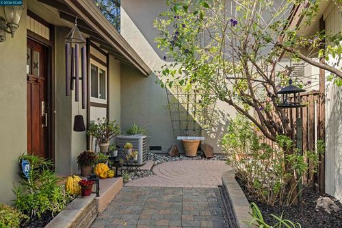 2001 Countrywood Ct, Walnut Creek, CA, 94598-1017 | Card Image