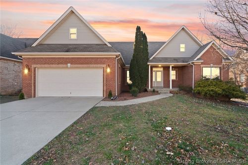 9107 Falcon Rdg, Sellersburg, IN, 47172-8105 | Card Image