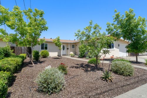 810 Laguna St, Napa, CA, 94558-3507 | Card Image
