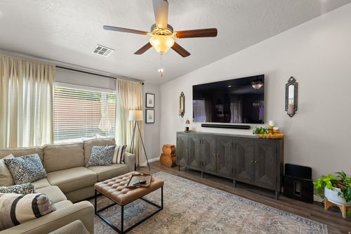 3142 E Delany Dr, St George, UT, 84790-1243 | Card Image