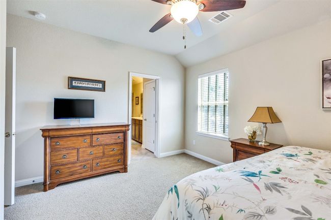 2nd bedroom upstair with jack and jill style bathroom. | Image 18