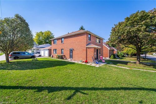 lower-21 Beverley St, Waterloo, ON, N2L2H5 | Card Image