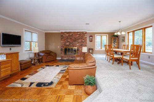 22231 Cass St, Farmington Hills, MI, 48335-4749 | Card Image