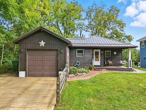 12040 Hotchkiss Rd, Burton, OH, 44021-8704 | Card Image