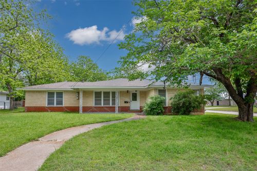 1102 Fair Ave, Gainesville, TX, 76240-2914 | Card Image