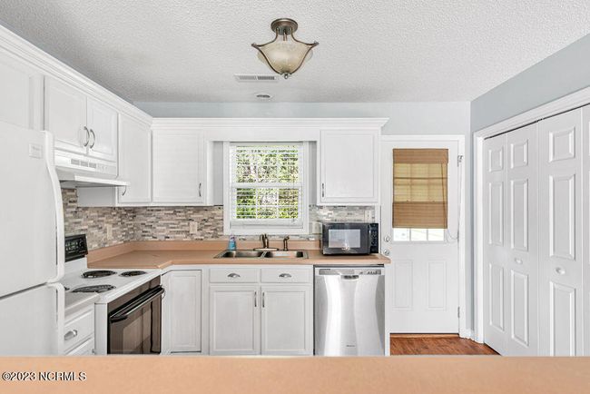 111 Fairview Ln, Townhouse with 2 bedrooms, 2 bathrooms and null parking in Richlands NC | Image 7
