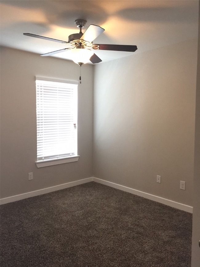 1057 W Sierra Vista Ct, Home with 3 bedrooms, 3 bathrooms and null parking in Midlothian TX | Image 9