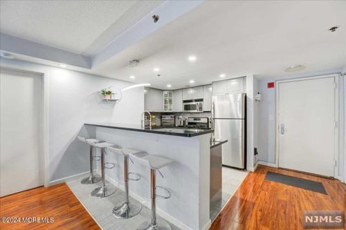 6m-700 1st St, Hoboken, NJ, 07030-8802 | Card Image