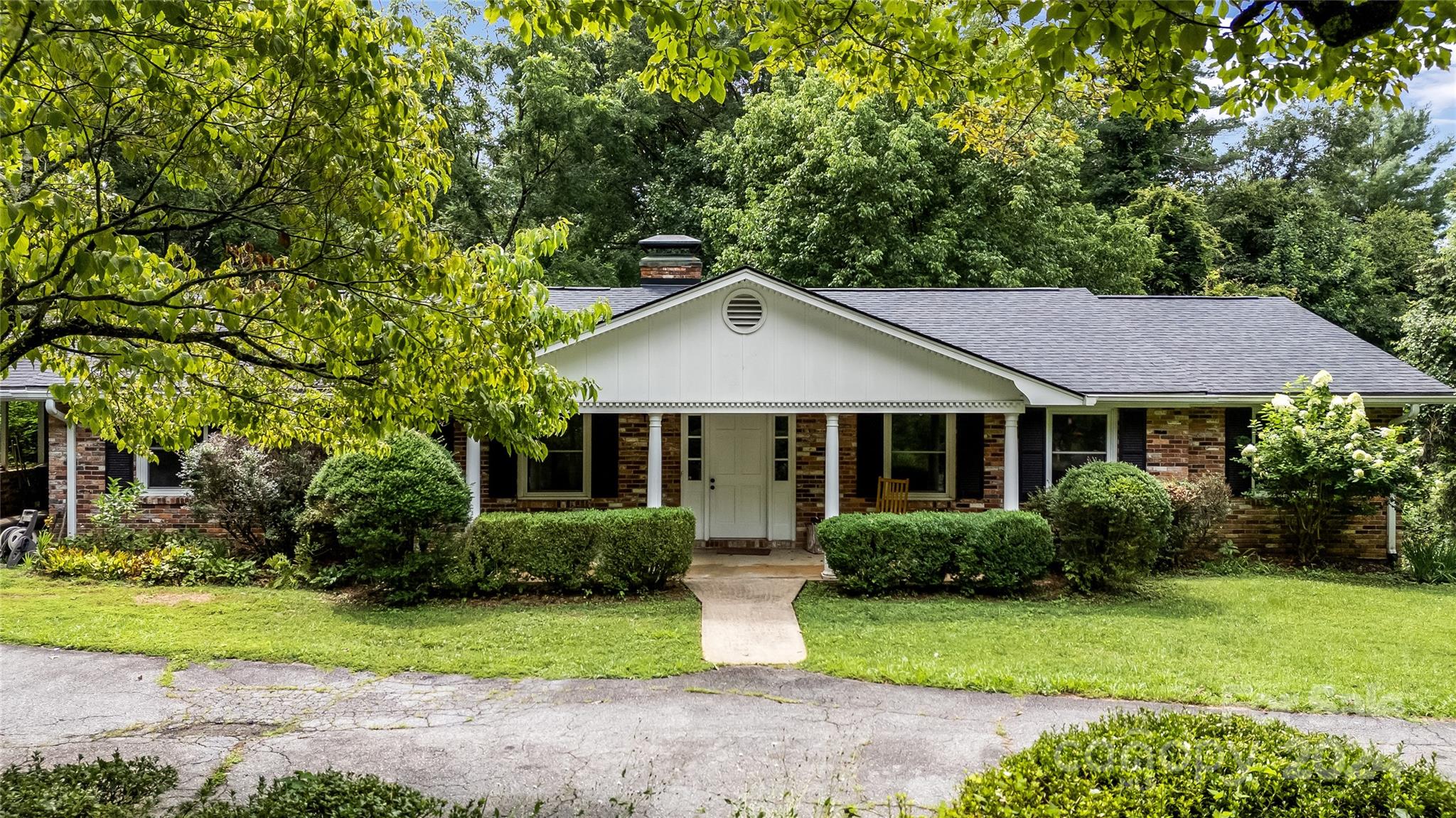 Kanuga Pines Dr, Hendersonville, NC 28739