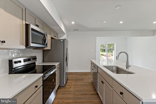 200 Gentle Breeze Dr, Townhouse with 3 bedrooms, 3 bathrooms and null parking in BUNKER HILL WV | Image 7