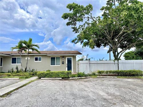 10303 Nw 35th Pl, Miami, FL, 33147-1042 | Card Image