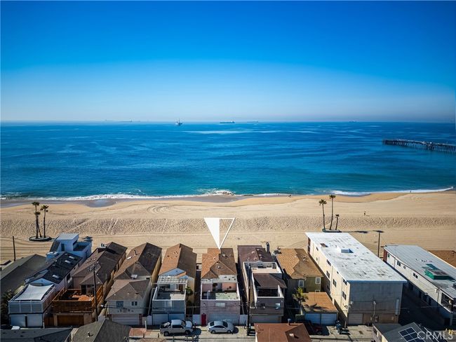 1207 Seal Way, Home with 6 bedrooms, 4 bathrooms and 2 parking in Seal Beach CA | Image 62