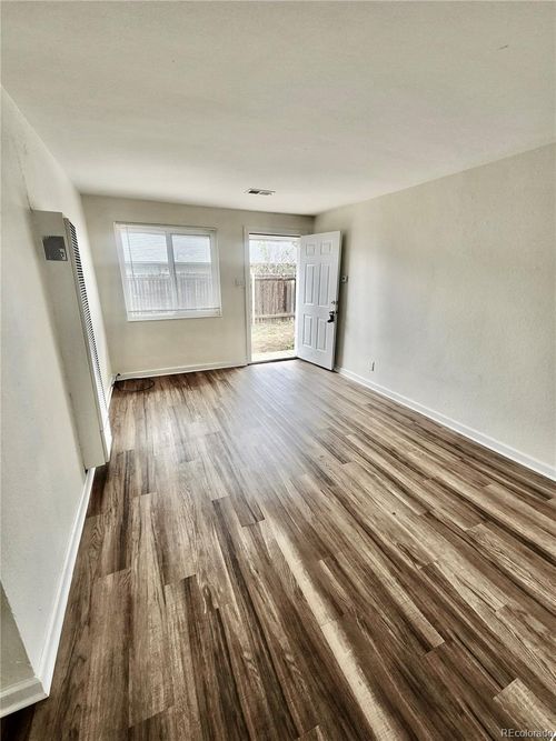 1175 Akron St, Aurora, CO, 80010-3050 | Card Image
