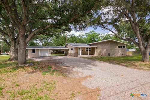 612 Flournoy St, Edna, TX, 77957-2535 | Card Image