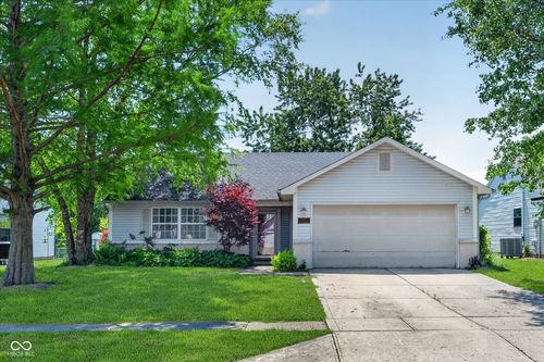 27 Lake Dr S, Brownsburg, IN, 46112-1088 | Card Image
