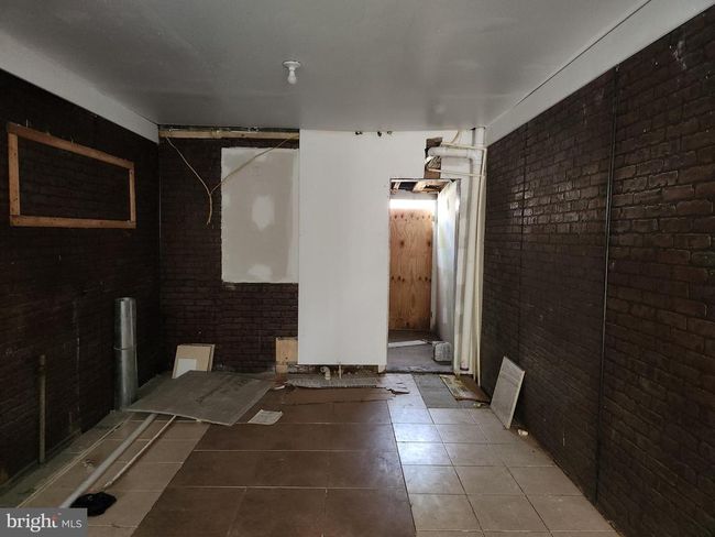 318 S Payson St, Townhouse with 2 bedrooms, 1 bathrooms and null parking in BALTIMORE MD | Image 6