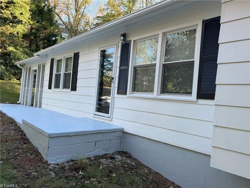 133 Salem Dr, Mount Airy, NC, 27030-9113 | Card Image