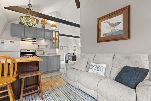 5c-8-R North St, Plymouth, MA, 02360-3694 | Card Image