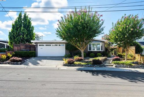 3191 Hillview Ct, Concord, CA, 94519-2108 | Card Image