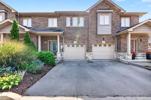 9-43 Kerman Ave, Grimsby, ON, L3M0G2 | Card Image