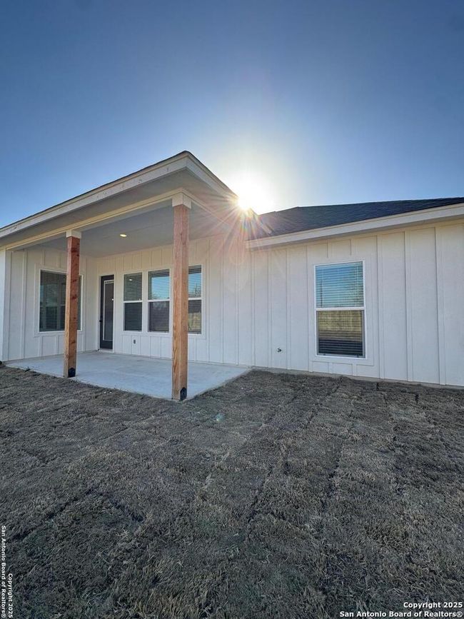 2002 Owens Ave, House other with 3 bedrooms, 2 bathrooms and null parking in Three Rivers TX | Image 28