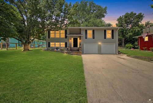 1805 Cedar Crest Dr, Manhattan, KS, 66503-2232 | Card Image