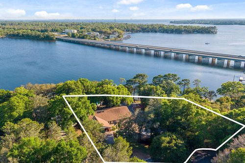 104 Bayou Dr, Niceville, FL, 32578-2303 | Card Image