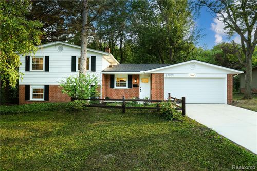 24095 Farmington Rd, Farmington, MI, 48336-2327 | Card Image