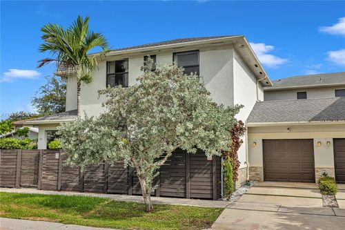 233 Ne 11th St, Fort Lauderdale, FL, 33304-1946 | Card Image