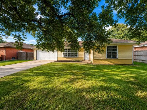 300 George Ln, Port Arthur, TX, 77642-1203 | Card Image