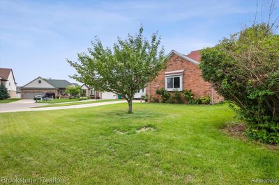 8840 Summers Court, Home with 3 bedrooms, 2 bathrooms and null parking in Utica MI | Image 3