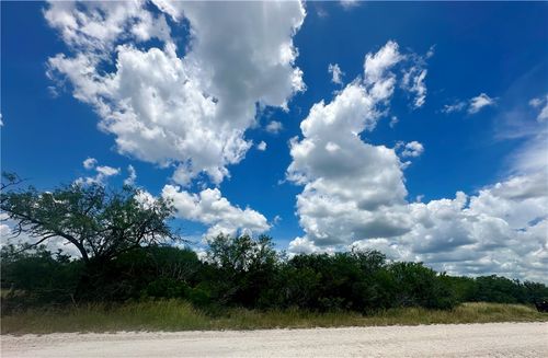208 Mockingbird Ln, Orange Grove, TX, 78372-3611 | Card Image