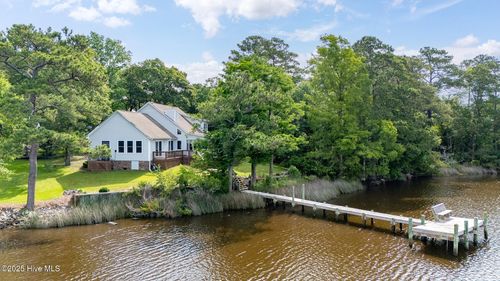 9 Creekside Woods Ct, Swansboro, NC, 28584-8392 | Card Image